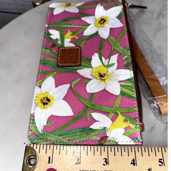 NWOT Dooney & Bourke RARE Daffodil Floral Pink Hawaiian Canvas Leather Wristlet - Picture 8 of 10